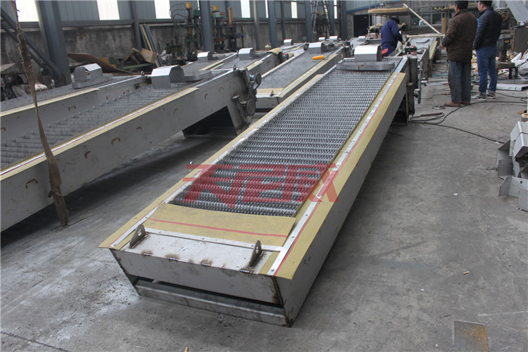 What factors influence the price of a rotary mechanical bar screen?